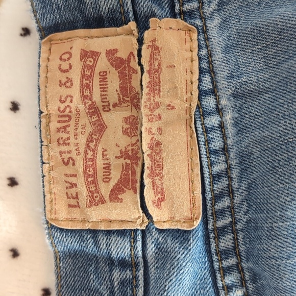 Levi's Regular Fit Light Wash Jeans - Picture 5 of 7